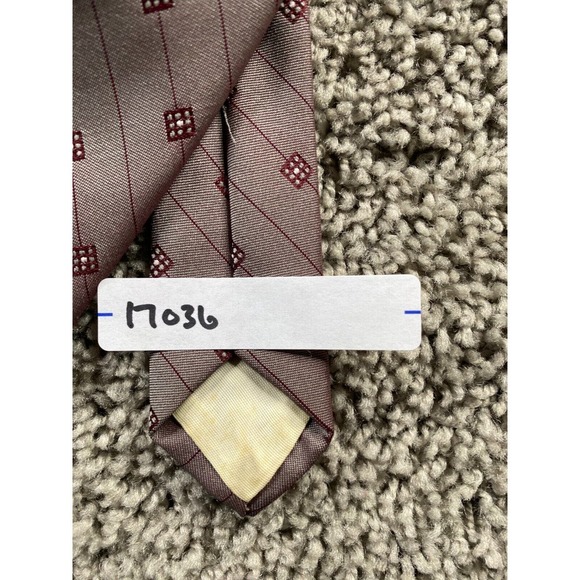 VINTAGE Serge Saint Yves Neck Tie Mens Gray Red Polyester Business Casual FLAW - Picture 10 of 10